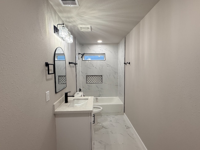 Photo - 1519 McKee St Unidad 3