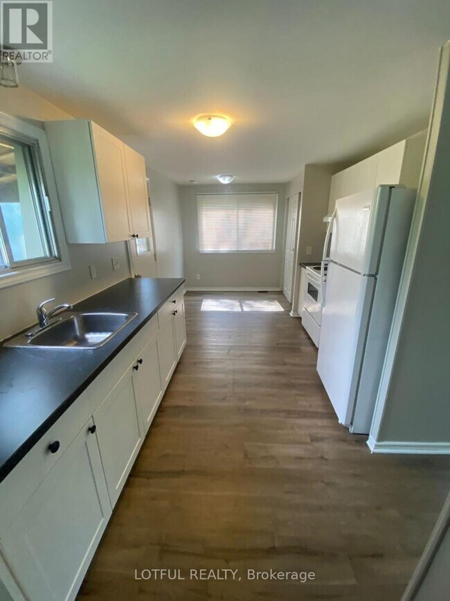 Photo - 7594 Flewellyn Rd