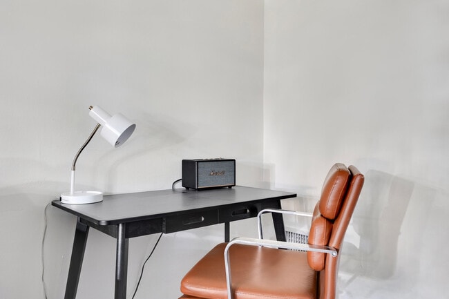 Photo - 135 S Reeves Dr Unidad FL2-ID1351