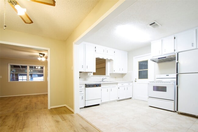 Building Photo - 519 20th Ave N Rental