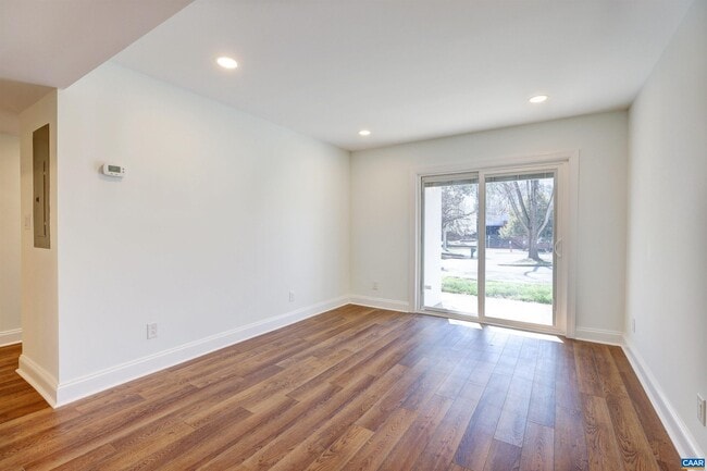 Photo - 1243 Cedars Ct