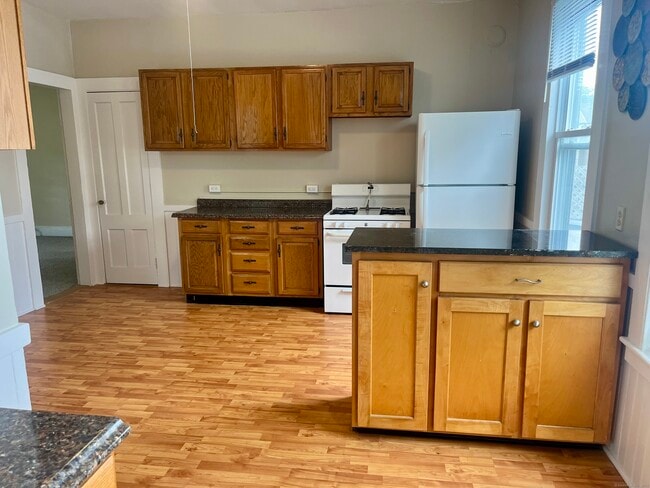Photo - 411 Main St Apartment Unit C