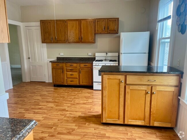 Building Photo - 411 Main St Unit C Rental
