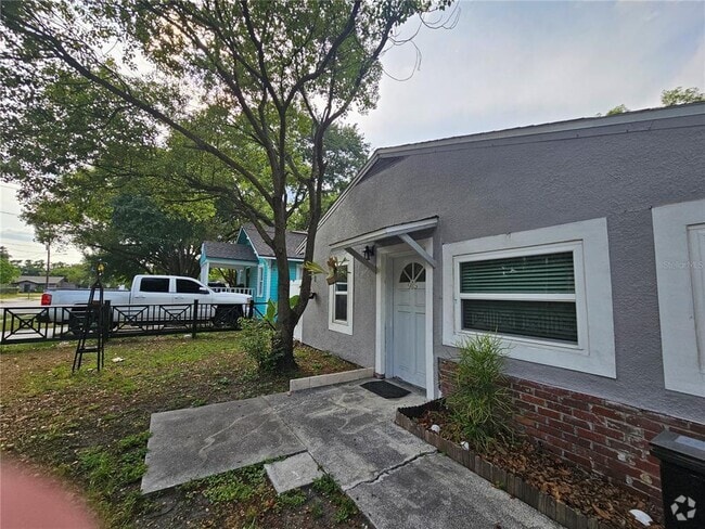 Building Photo - 915 25th St Rental