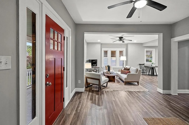 Photo - Gorgeous 4 or 5 bed 3.5 Bath in Madisonvil...