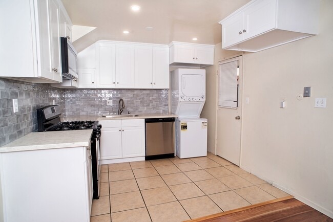 Photo - 17151 Roscoe Blvd