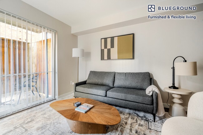 Building Photo - 526 Yale Ave N