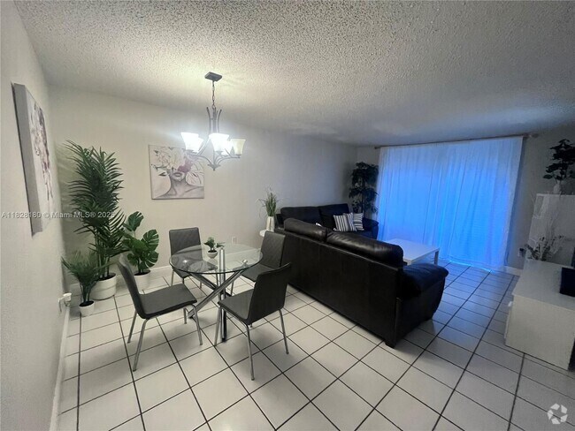 Building Photo - 8311 SW 142nd Ave Unit I210 Rental