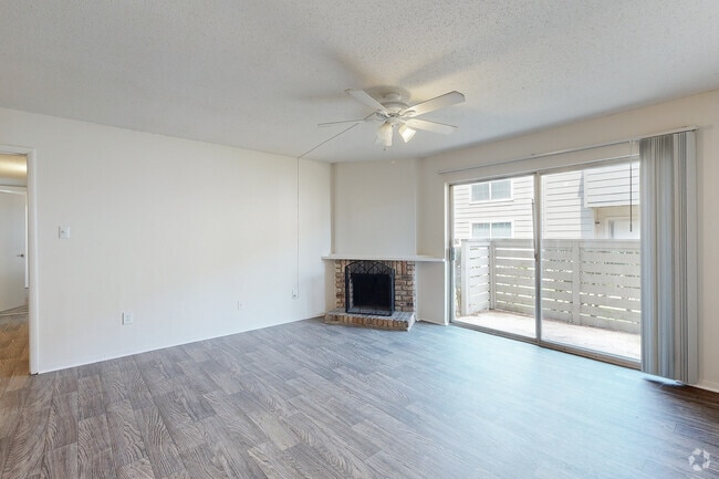2BD 2BA 922SF