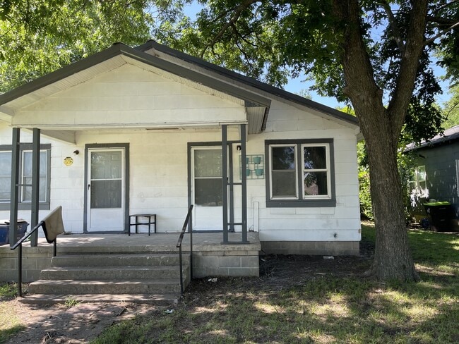 Building Photo - 403 W 13th