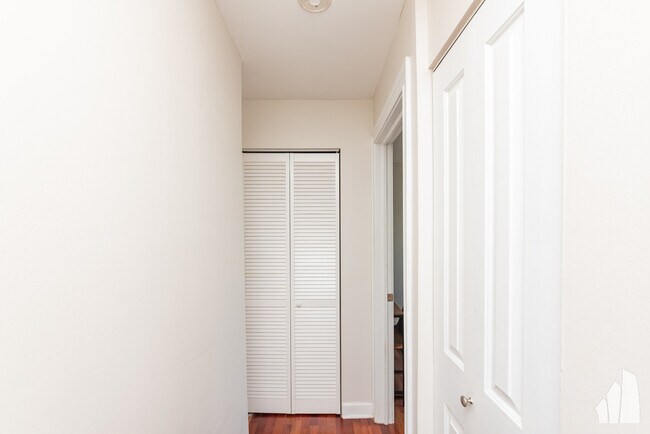 Photo - 3900 N Pine Grove Ave Unit 802