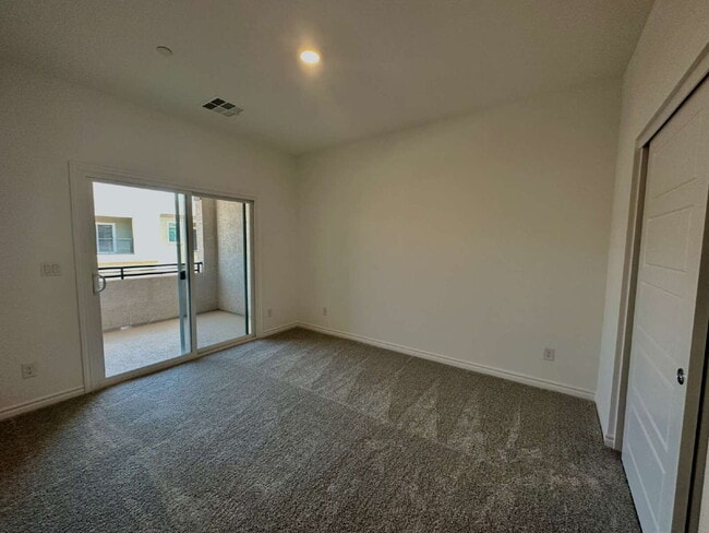 333 Laurel Peak Dr