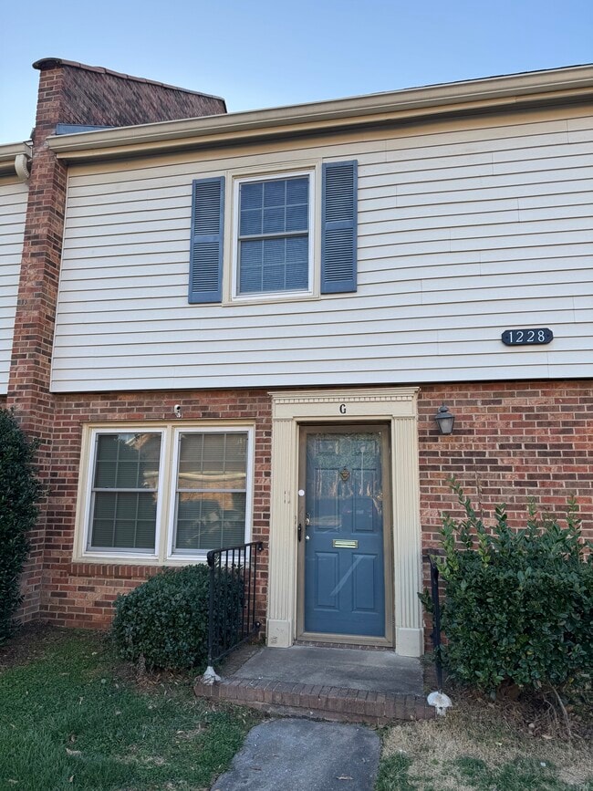Building Photo - 1228 Archdale Dr Unit G