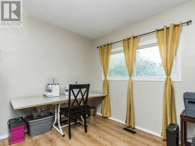 Photo - 26 McMurchy Ave S