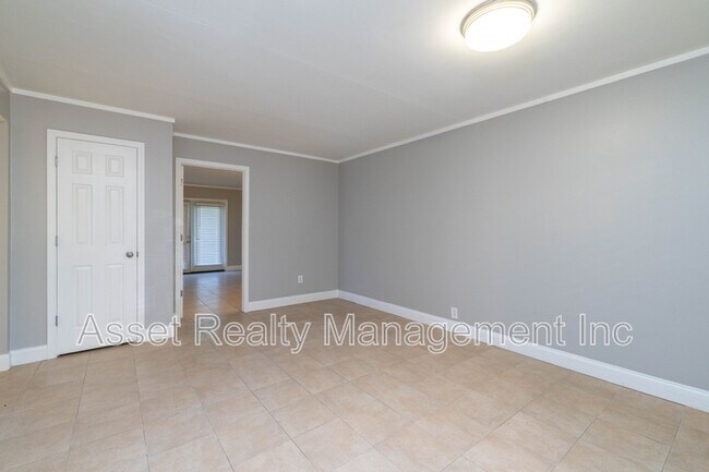 Photo - 431 Canberra Dr