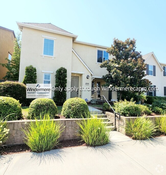 Building Photo - Gorgeous 3BR/3BA Roseville Rental Home