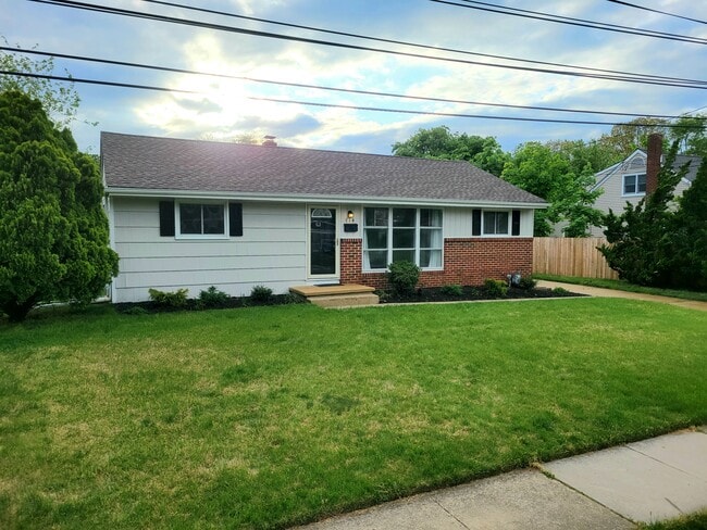 Building Photo - 114 Ellis Ave Rental