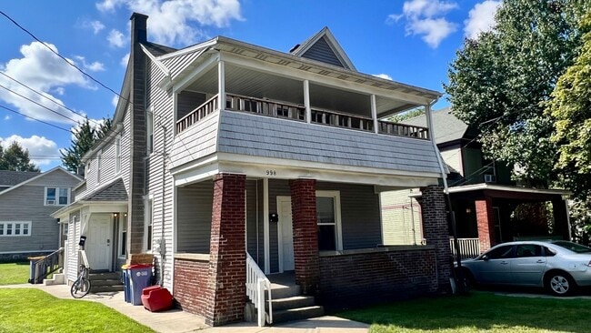 Building Photo - 998 Butterworth St SW Unit Apt 2