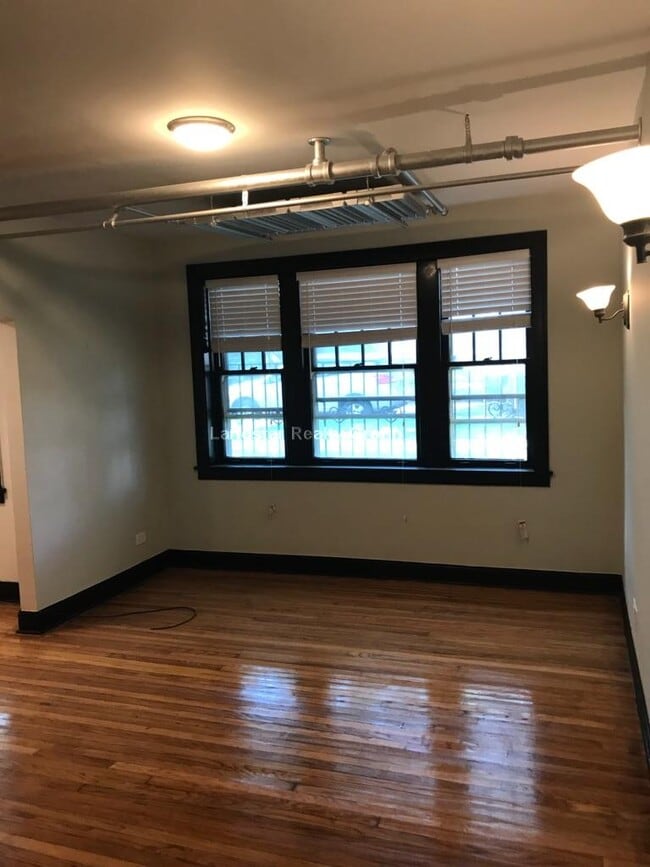 Photo - 5542 W Leland Ave Unit B
