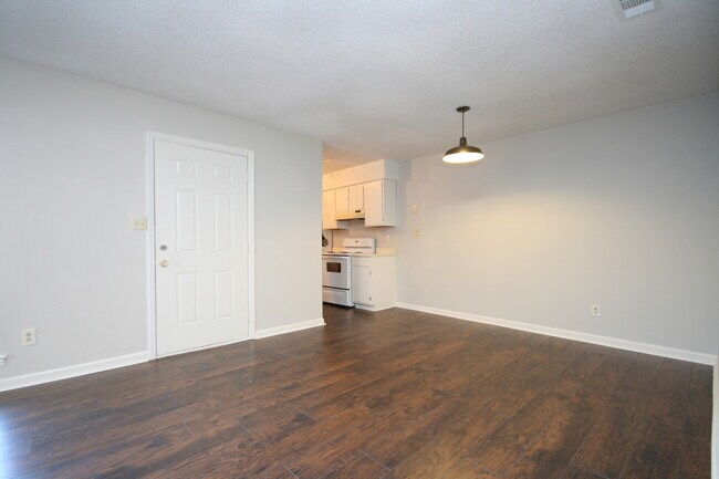 Photo - 104 Westscott Dr