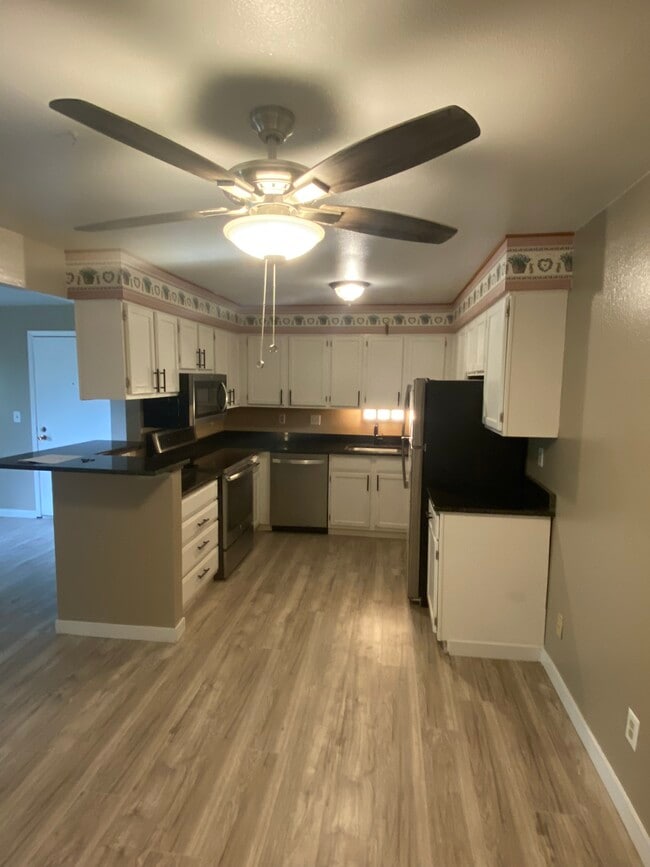 Building Photo - 420 Zang St Unit 3-206