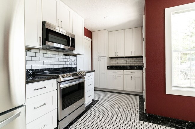 Photo - 1405 NE Water Ave