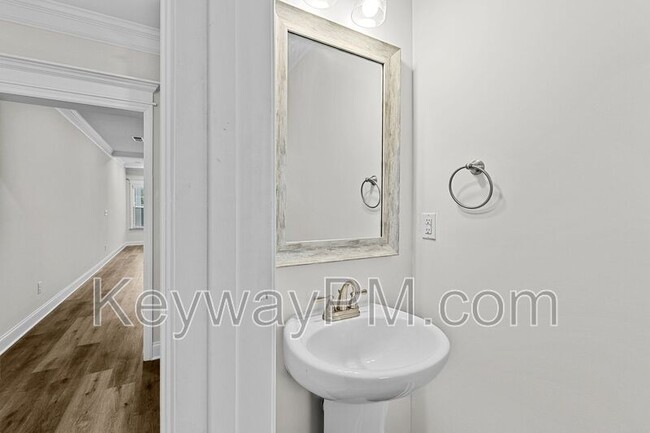 Photo - 303 Sumac Trail