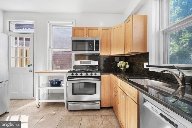 Photo - 3256 Q St NW