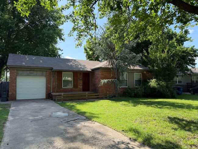 Building Photo - Brookside Bungalow!
