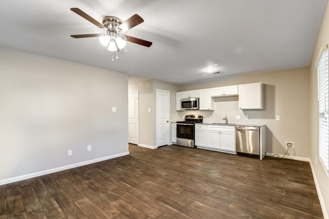 Photo - 16428 Jasmine Marie Pl