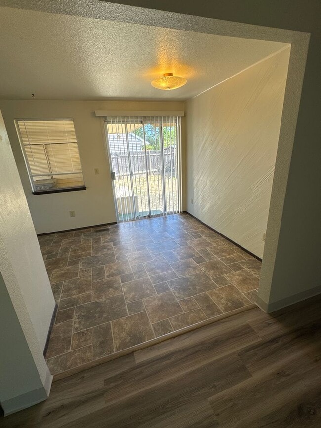 Photo - Bright 3 Bedroom 1 Bath in NW Corvallis ~ Small Dogs Welcome!