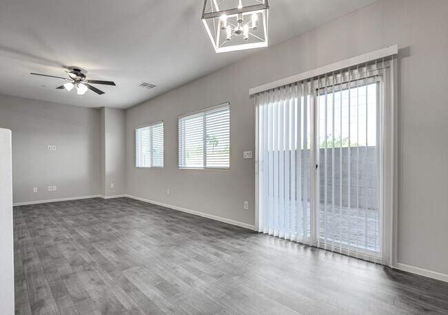 7575 Emerald Stars St