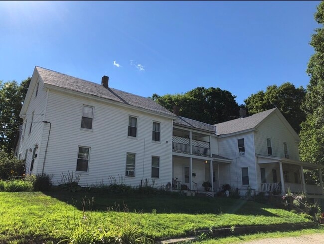 Building Photo - 11 Chestnut St Unit Second Floor