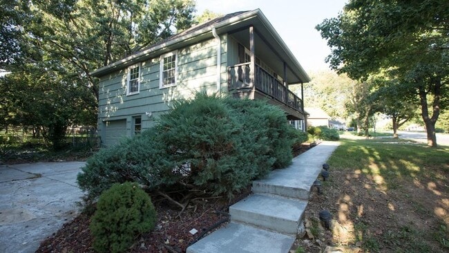 Photo - 128 Seneca Ln