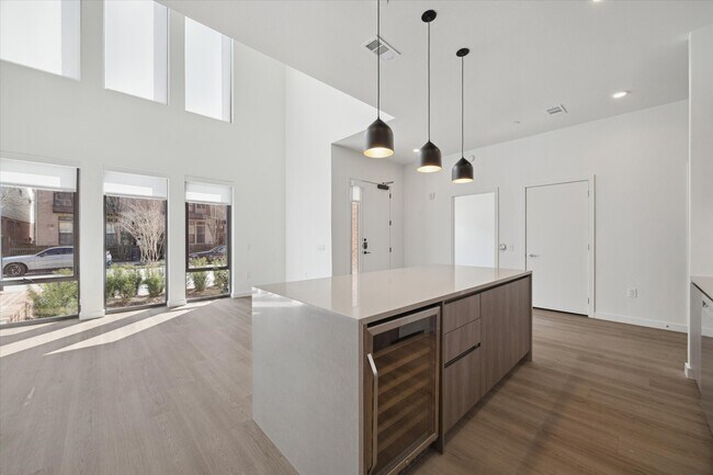 Photo - 1 Riva Row Unit 167