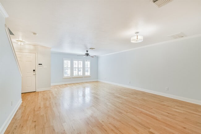 Photo - 738 Redwing Pl Dr