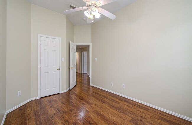 Photo - 18223 Heathridge Ln