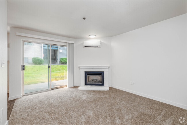 1BR, 1BA - 580SF - Living Room