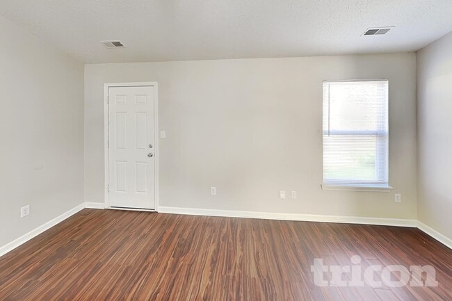 1424 Round Lake Rd