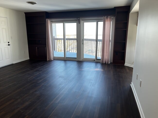 Photo - 634 W 2nd St