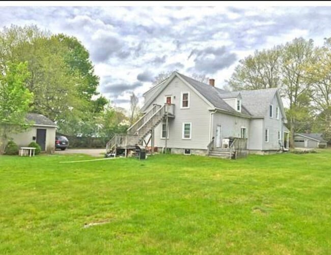 Building Photo - 647 N Main St Unit 2 Upper