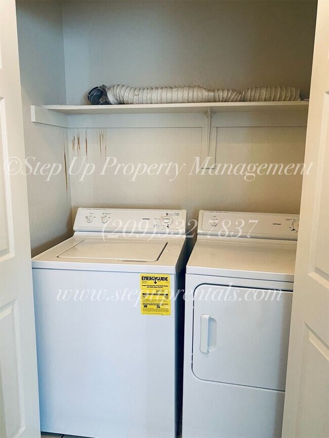 2 Bedroom 2 Full Bathroom Condo with Lake House Rental in