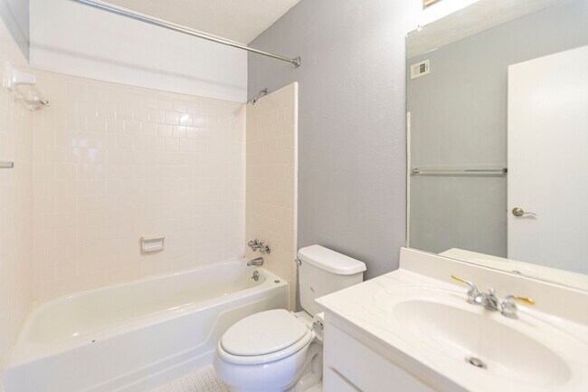 Photo - 2bd Townhome in the Heart of Tucker