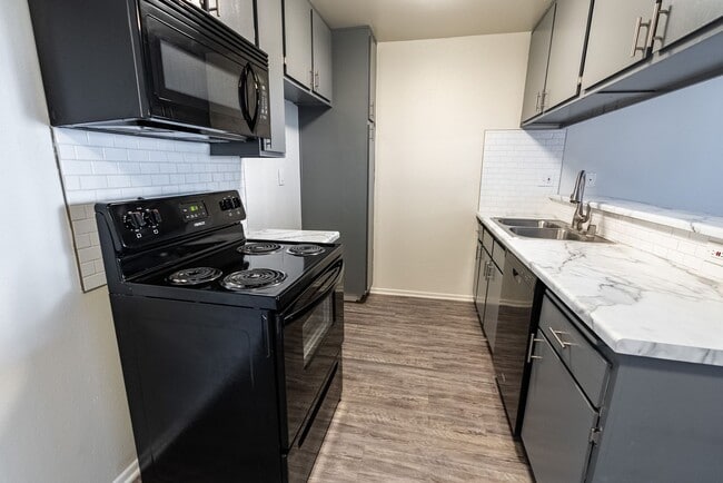 Photo - 951 S. Oxford