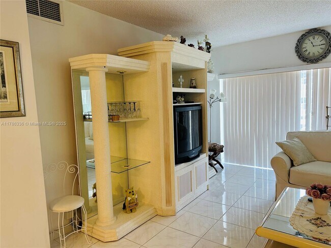 Photo - 1985 S Ocean Dr Unidad 4L