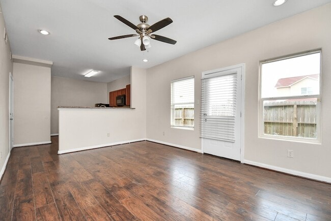 Photo - 8706 Beviamo St