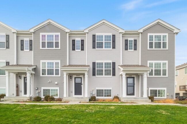 Building Photo - 2463 Bella Dr