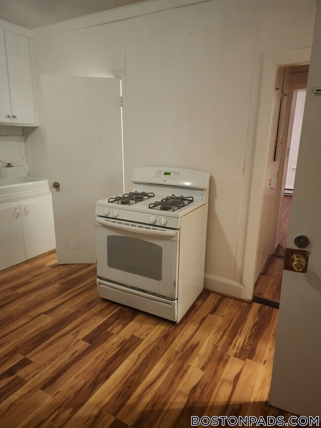 Building Photo - 49 Everett St Rental