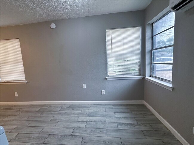 Photo - 5418 Weaver Rd Unit A