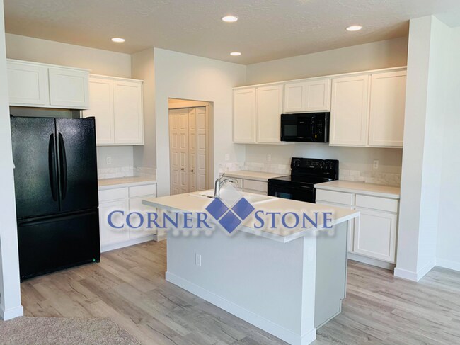 Photo - Like New Pet Friendly Home!